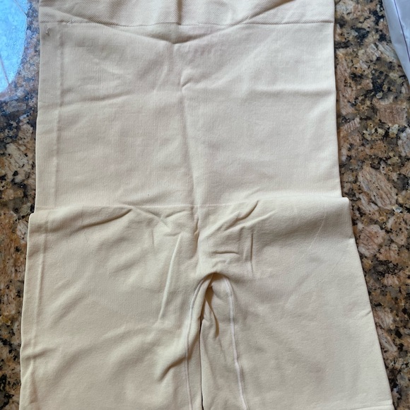 NIB Nude Shaper Short Shape Wear! Say that 3 X’s Fast! - Picture 5 of 5